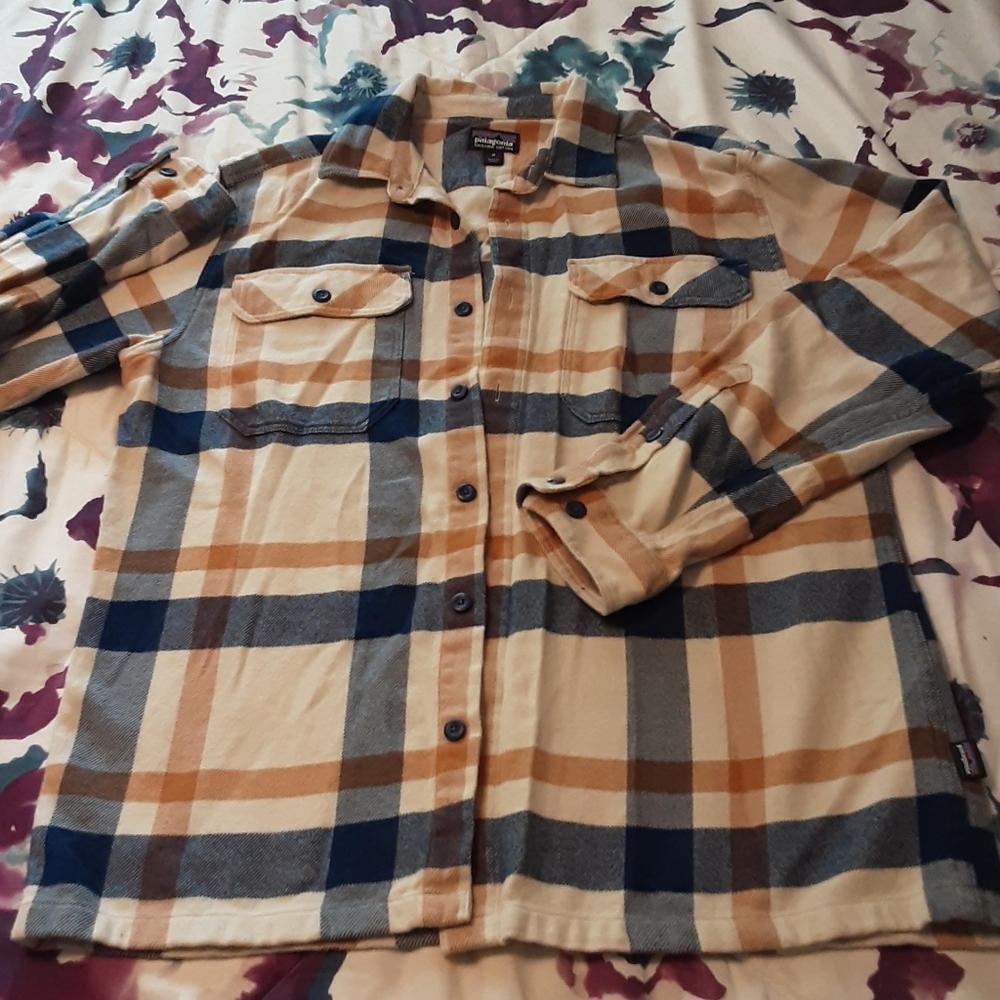 Patagonia long sleeve shirt button down